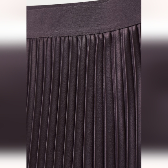 Pleated Skirt burgandy color - Picture 2 of 7